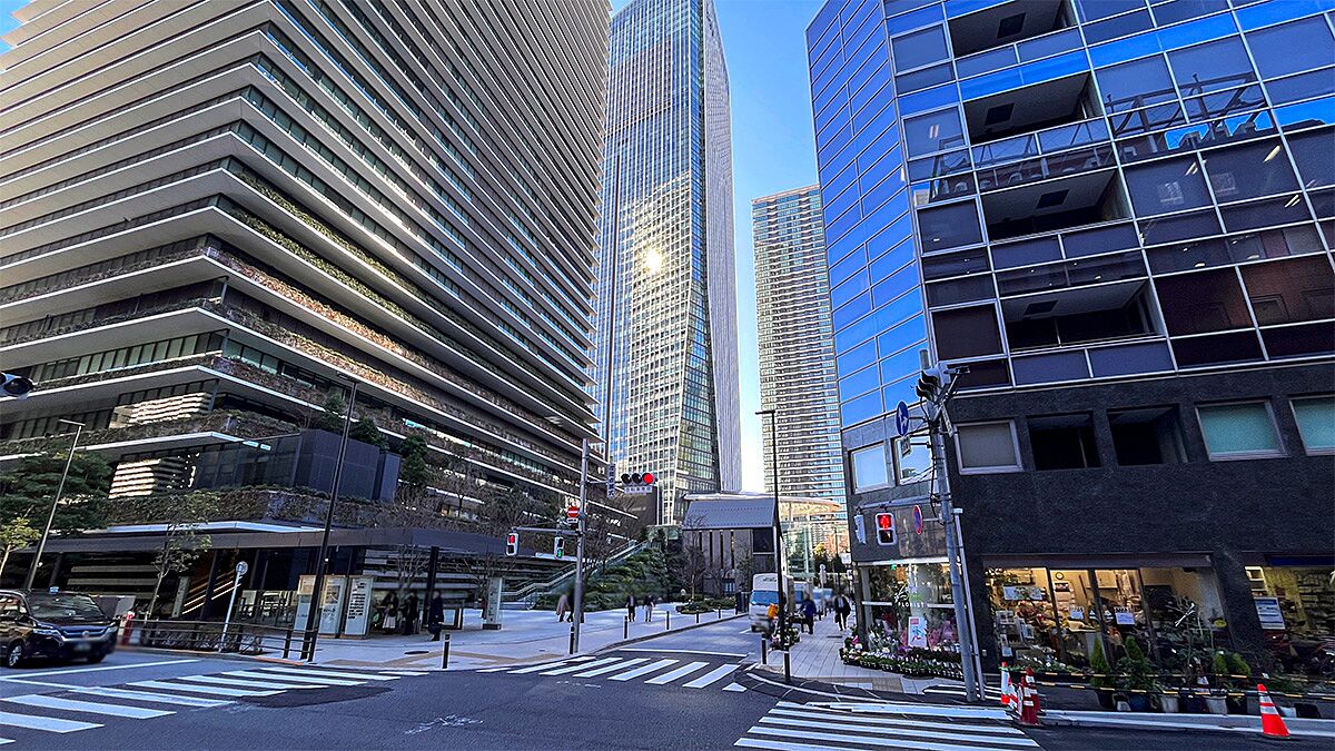 虎ノ門駅周辺のオフィス街とウォルトディズニージャパンのビル