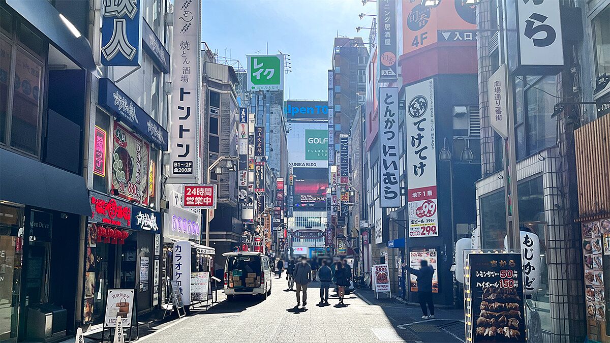 歌舞伎町一番街の路地