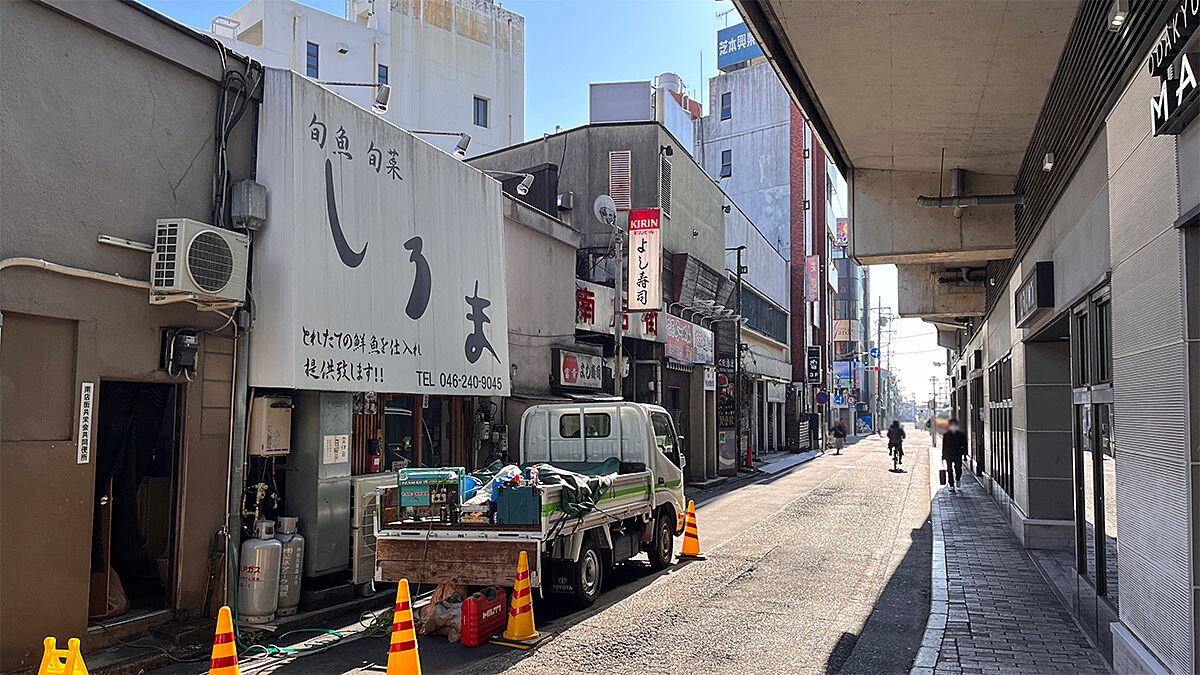 大和駅、小田急線の高架下沿いにある昔ながらの飲食店