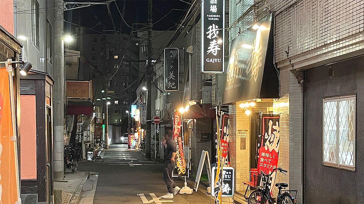 鶴見銀座商店の通りを脇道に入った飲食街
