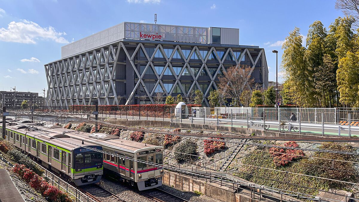 仙川駅前のキユーピー本社